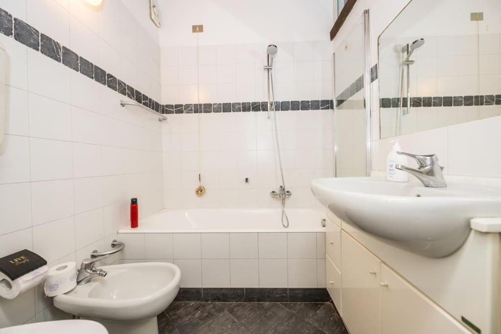Wonderful Two Floors Apartment Милан Экстерьер фото